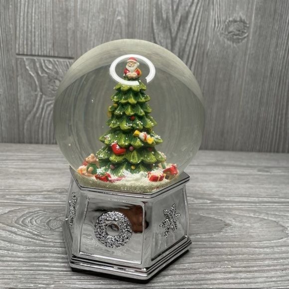 Spode Christmas tree and Santa snow globe music box I wish you a merry Christmas - Picture 3 of 9